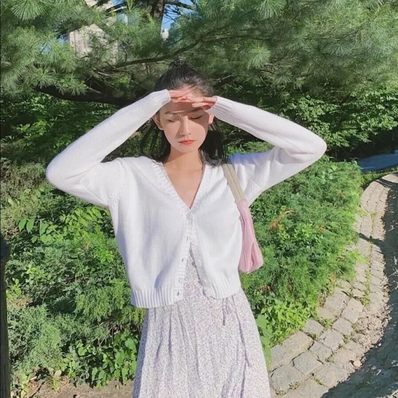 Brandy Melville Billie button cardigan sweater NWT - Picture 2 of 8